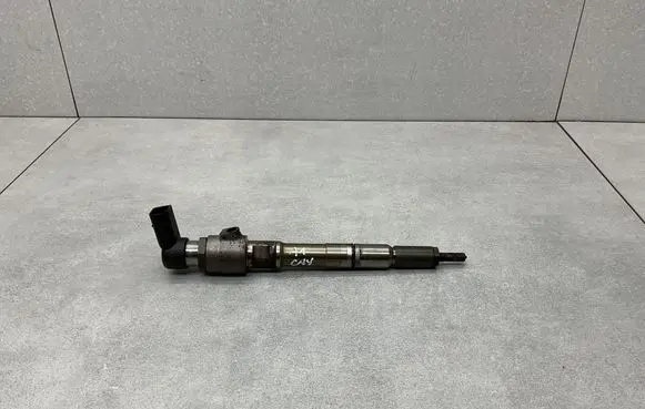 Audi A1 Fuel injector 03L130277B
