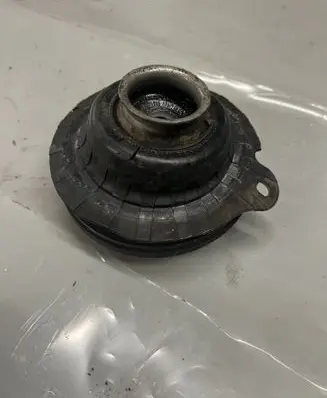 Jeep Cherokee Front upper strut mount 