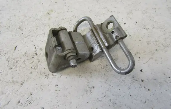Audi A3 S3 8P Front door lower hinge 8E0831411