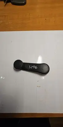 Volkswagen Golf III Rear door window winding handle 1H0837581B