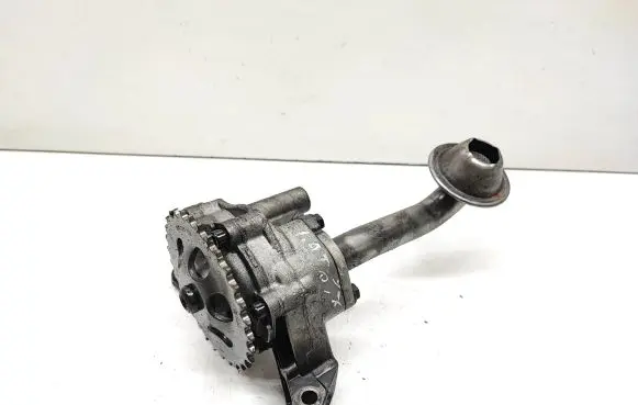 Volkswagen Golf IV Oil pump 06A115105B