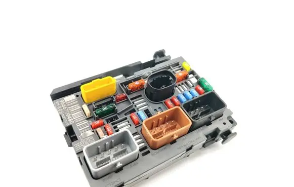 Citroen C4 I Fuse module 9666700480