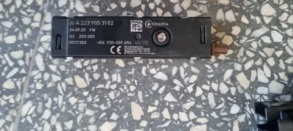 Mercedes-Benz S W223 Aerial antenna amplifier A2239053102 016920609056