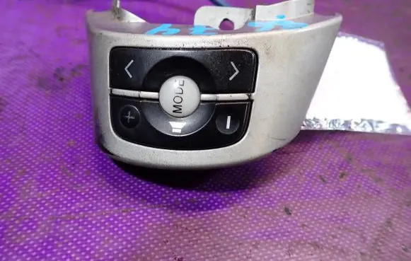 Head unit multimedia control