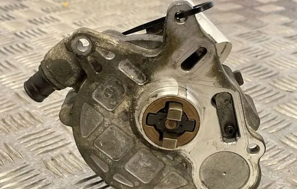 Volkswagen Transporter - Caravelle T5 Vacuum pump 03L145100