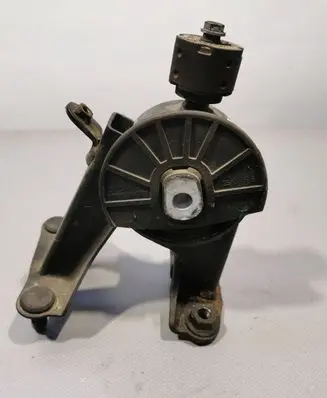 Toyota Avensis T270 Engine mount bracket