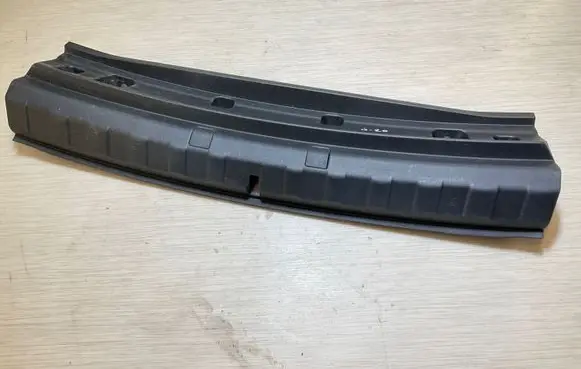 Trunk/boot sill cover protection