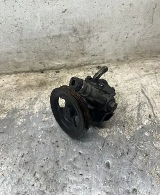 Mitsubishi Pajero Power steering pump
