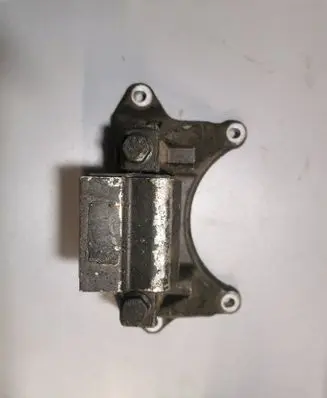 Mercedes-Benz C AMG W205 Engine mounting bracket A2052420300