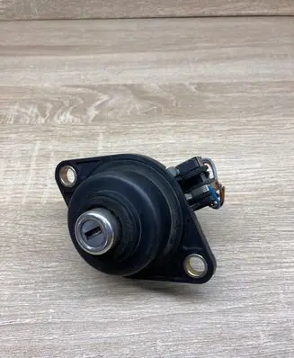 BMW 7 E38 Tailgate exterior lock 8150240