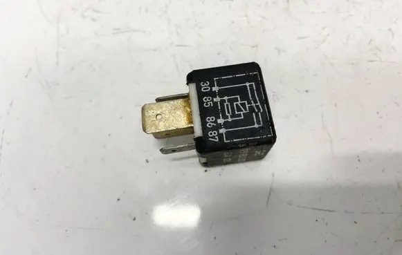 Audi A4 S4 B5 8D Other relay 443951253J 899511000