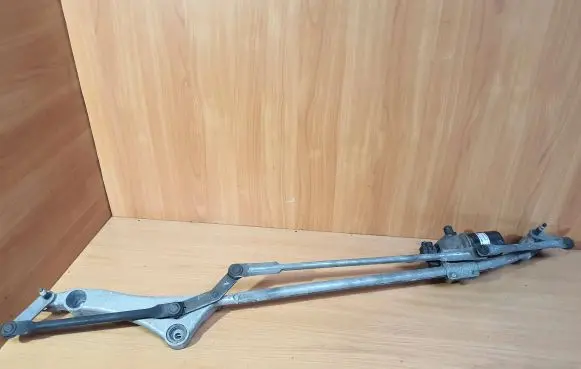 Mercedes-Benz B W245 Front wiper linkage and motor A1698202140