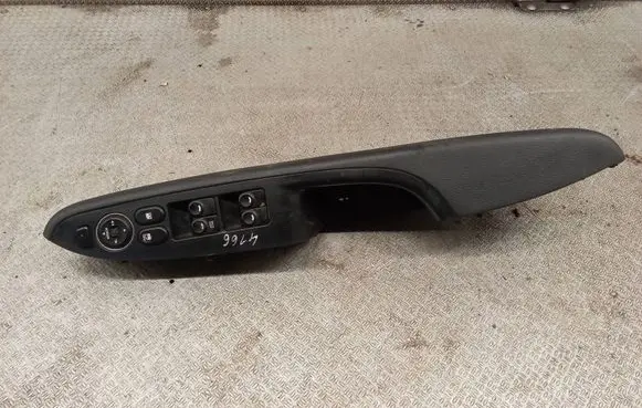Hyundai i30 Front door interior handle trim 827152R000 935702L010