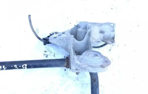 Volkswagen PASSAT B5 Engine mounting bracket 4b0199352