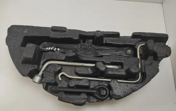 Toyota Prius (XW30) Tool box 6477747070