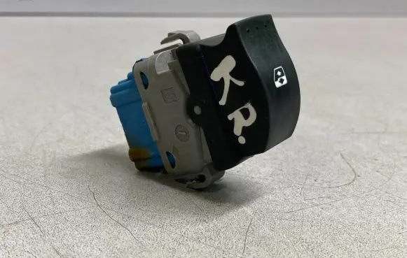 Renault Kangoo II Electric window control switch 476809