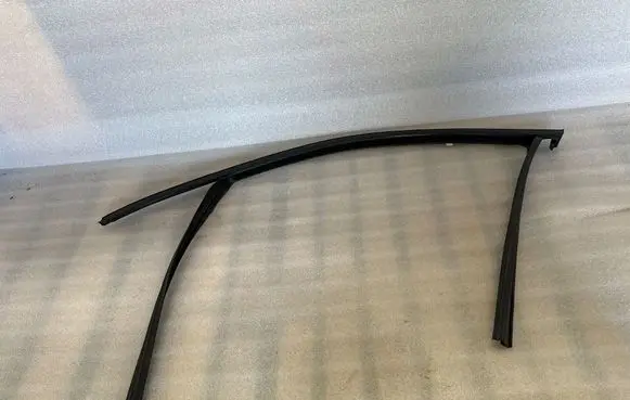 BMW X5 G05 Rubber seal front door window/glass 7428671