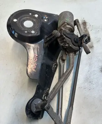 Ford Fusion Front wiper linkage and motor 23131
