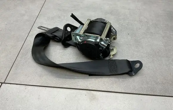 Peugeot 2008 II Rear seatbelt 642559700F