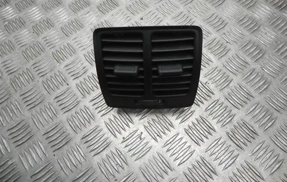 Rear air vent grill