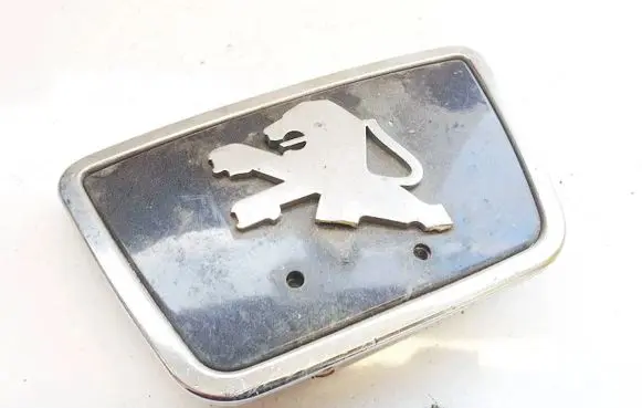 Manufacturer badge logo/emblem
