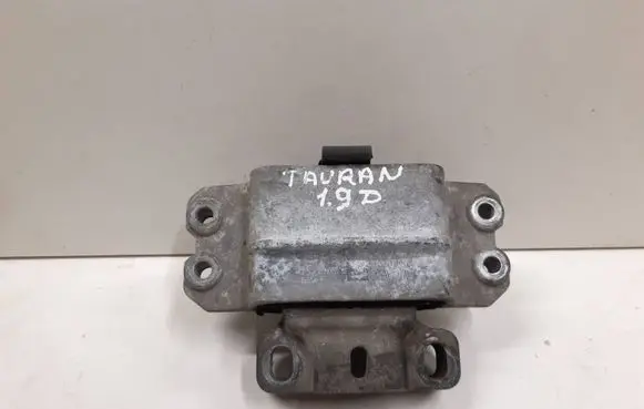 Engine mount bracket