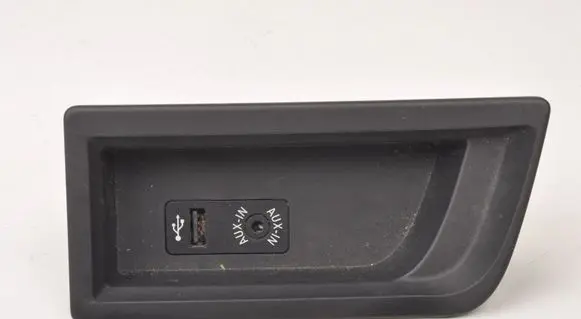 BMW 1 F20 F21 USB socket connector 9207358