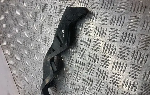 Volkswagen PASSAT B6 Front bumper mounting bracket 3C0807890