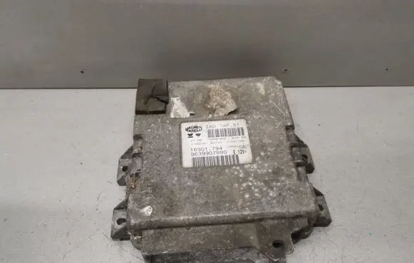 Peugeot 206 Engine control unit/module 9639907880