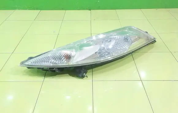 Nissan Juke I F15 Headlight/headlamp PRZOD
