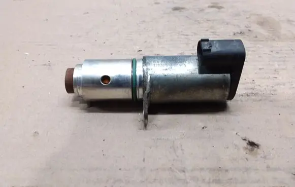 Volvo V70 Camshaft vanos timing valve 31216221