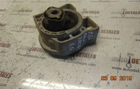 Mercedes-Benz A W169 Engine mount bracket A1692400918