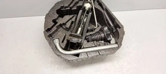Volkswagen Golf V Tool set 1J0012115 1K0011031 4D0012219A