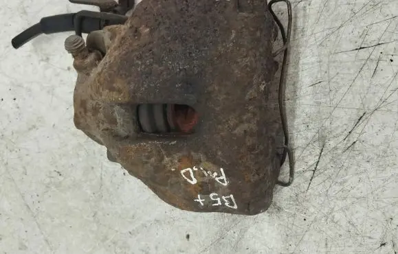 Volkswagen PASSAT B5.5 Front brake caliper