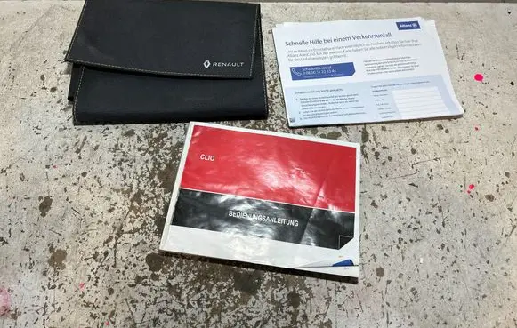 Renault Clio IV Owners service history hand book