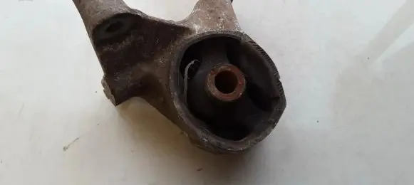 Engine mount bracket