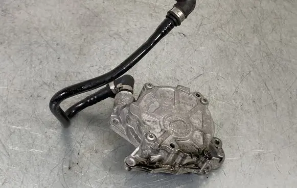 Audi A4 S4 B8 8K Vacuum pump 03L145100