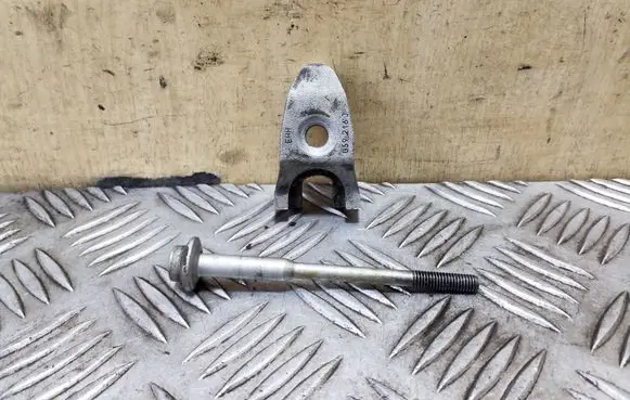 Audi A8 S8 D4 4H Fuel Injector clamp holder 059216J