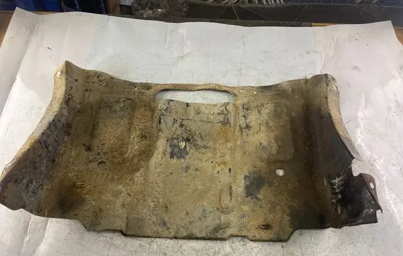 Mitsubishi Pajero Sport I Engine splash shield/under tray