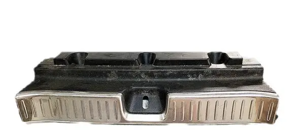 Trunk/boot sill cover protection