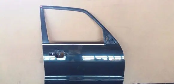 Mitsubishi Pajero Front door
