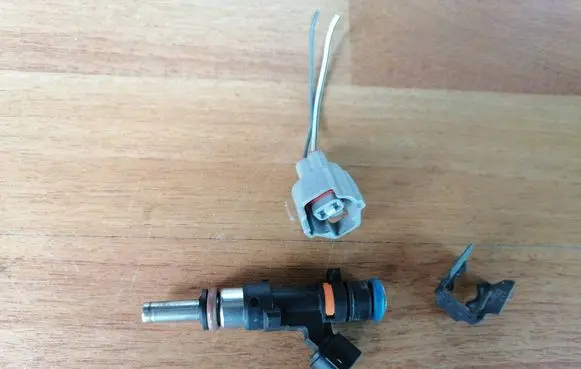 Dacia Sandero Fuel injector 0280158366 166004787R 8201505544