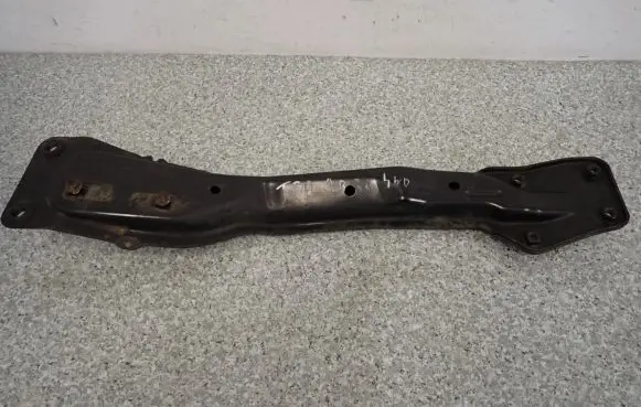 Nissan X-Trail T30 Engine mounting bracket