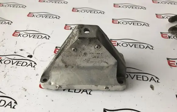 BMW 5 GT F07 Engine mounting bracket 6777628