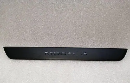 Tesla Model Y Front sill trim cover 150476300B
