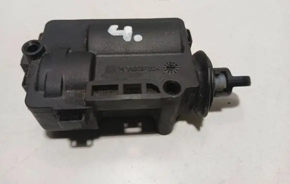 Opel Zafira A Central locking motor 705472