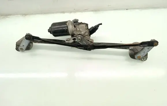 Hyundai Santa Fe Front wiper linkage and motor 981102B000
