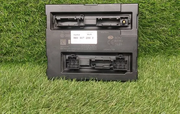 Audi A5 8T 8F Comfort/convenience module 8K0907289C 5DK00940530