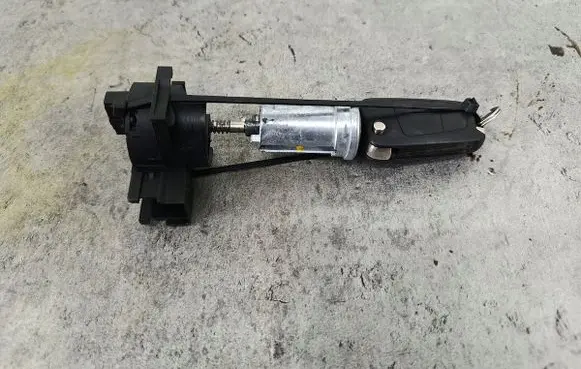 Opel Meriva A Ignition lock 13168306