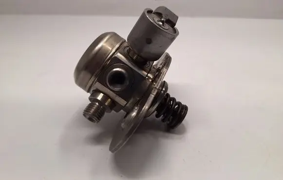 BMW X1 E84 Fuel injection high pressure pump 13517584461 13518604229